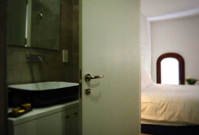 هتل Adelphi Boutique