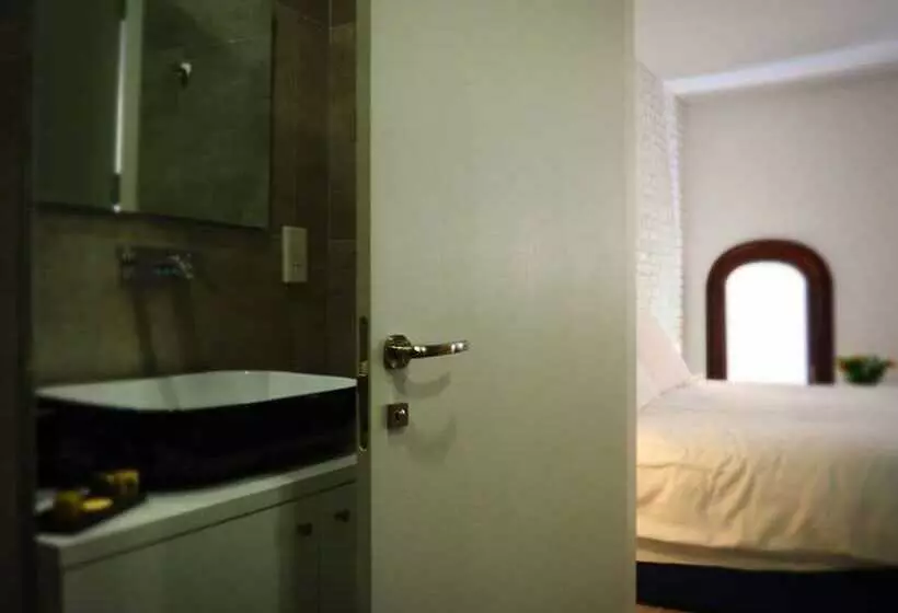 هتل Adelphi Boutique