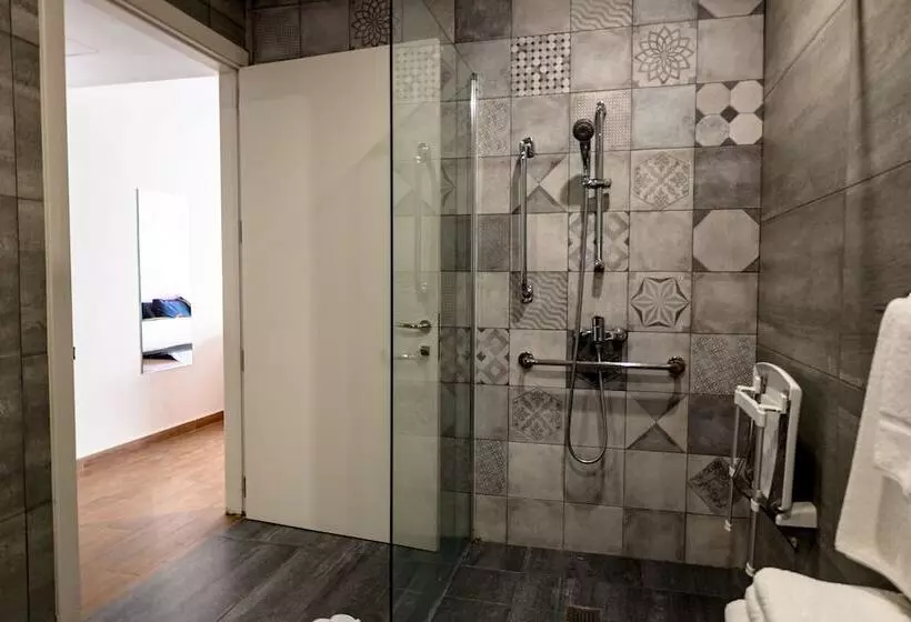 هتل Adelphi Boutique