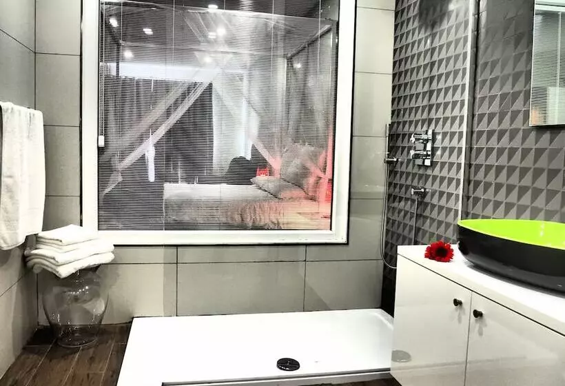 هتل Adelphi Boutique