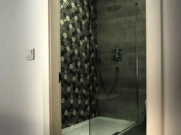 هتل Adelphi Boutique