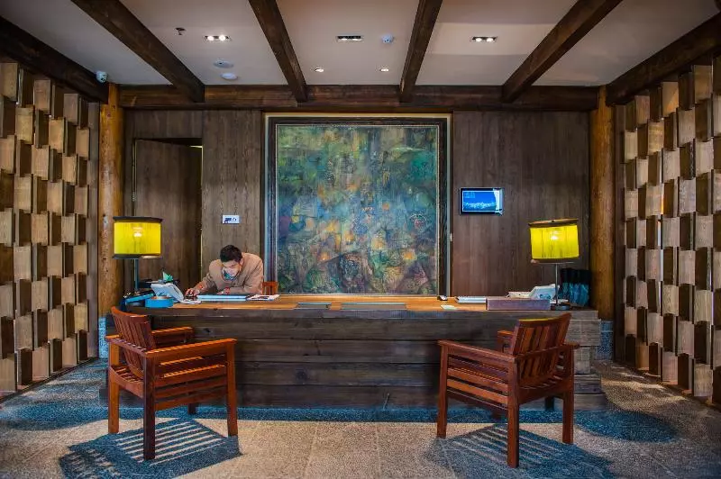 ホテル Artel Poly Linzhi