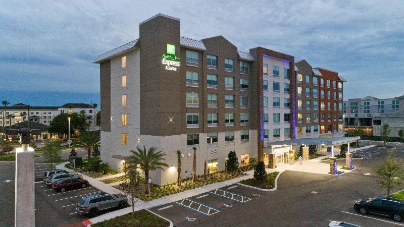 فندق Holiday Inn Express & Suites Orlando Lake Buena Vista, An Ihg