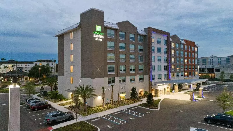 Hotelli Holiday Inn Express & Suites Orlando  Lake Buena Vista, An Ihg