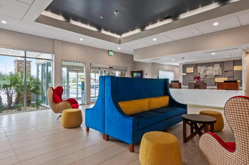 فندق Holiday Inn Express & Suites Orlando Lake Buena Vista, An Ihg