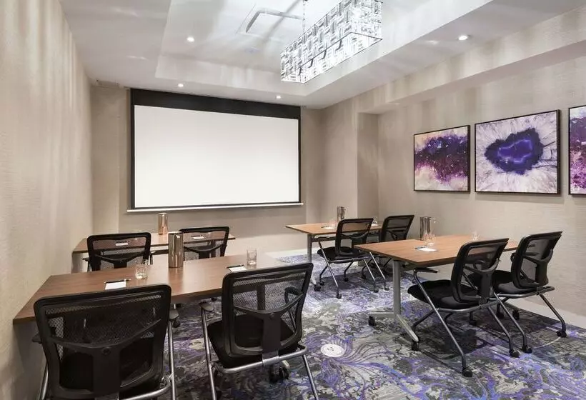 ホテル Homewood Suites By Hilton Ottawa Downtown