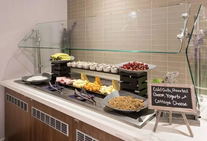 ホテル Homewood Suites By Hilton Ottawa Downtown