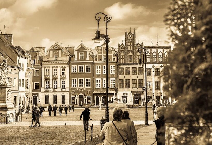 酒店 Ibis Poznan Centrum