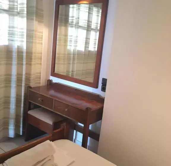 Hotel Litsa Efi