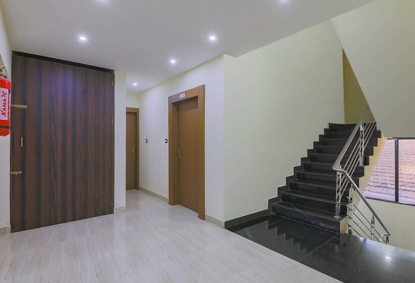 ホテル Oyo 1153 The Sky