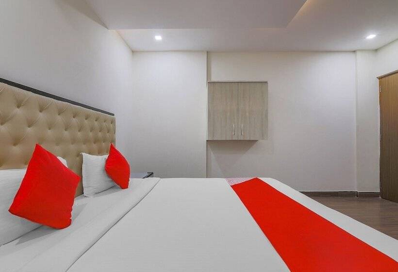 ホテル Oyo 1153 The Sky