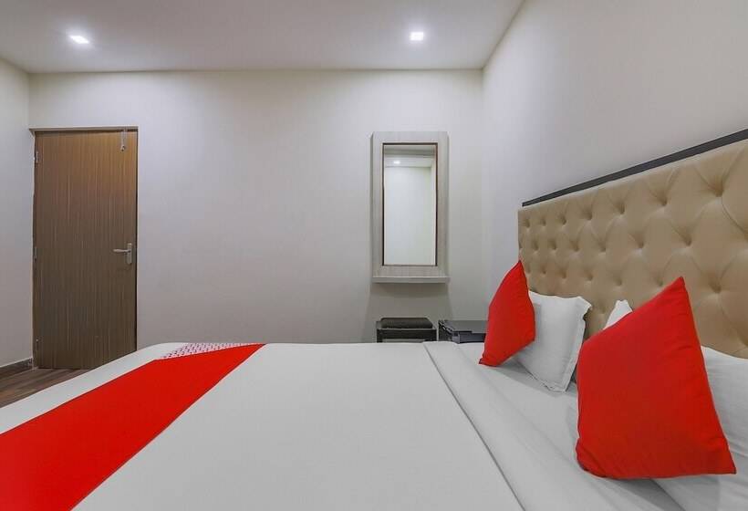 ホテル Oyo 1153 The Sky