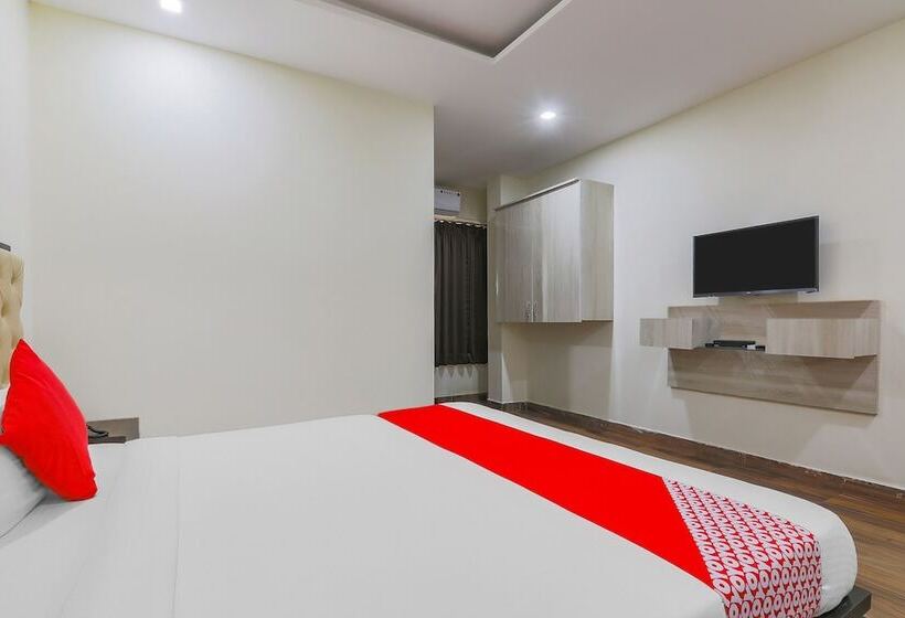 ホテル Oyo 1153 The Sky