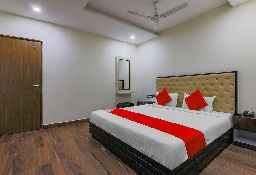 ホテル Oyo 1153 The Sky