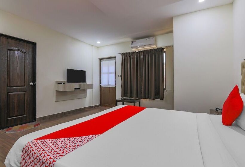 ホテル Oyo 1153 The Sky