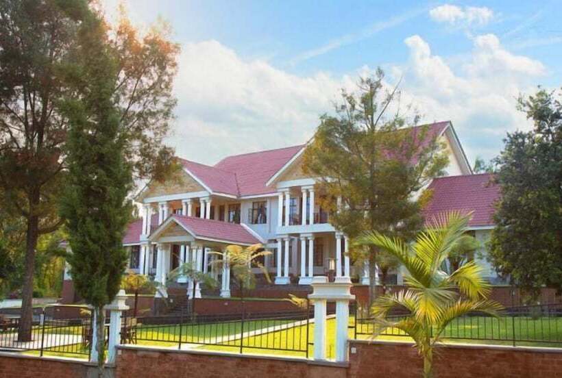 هتل Salinero Millie Lodge