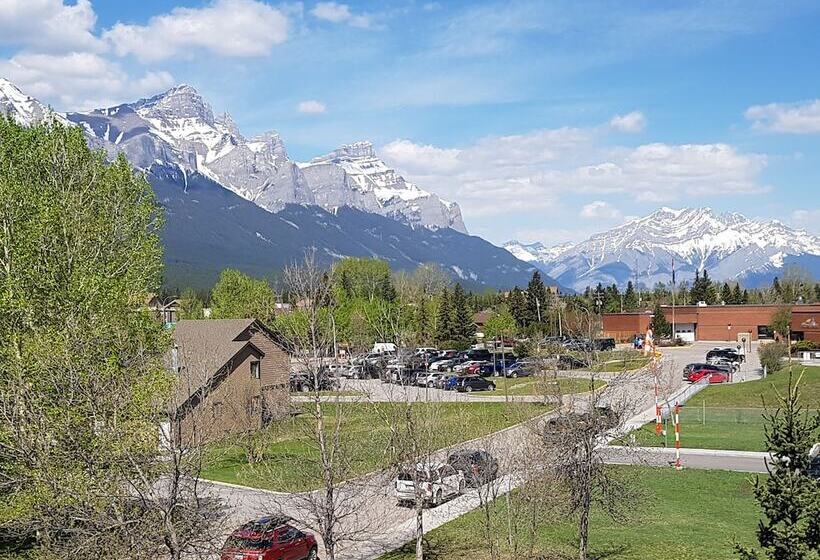 Szálloda Sunset Resorts Canmore And Spa
