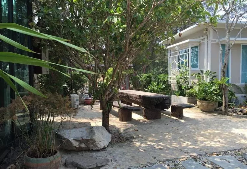 Rayonghouse Resort