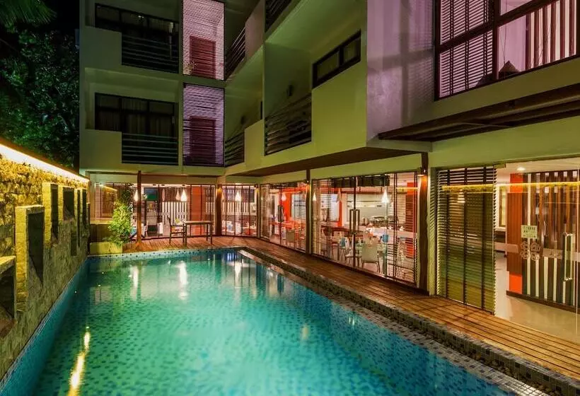 مسافرخانه Plumeria Maldives