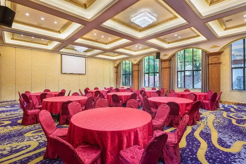 هتل Ramada Encore By Wyndham Shanghai South