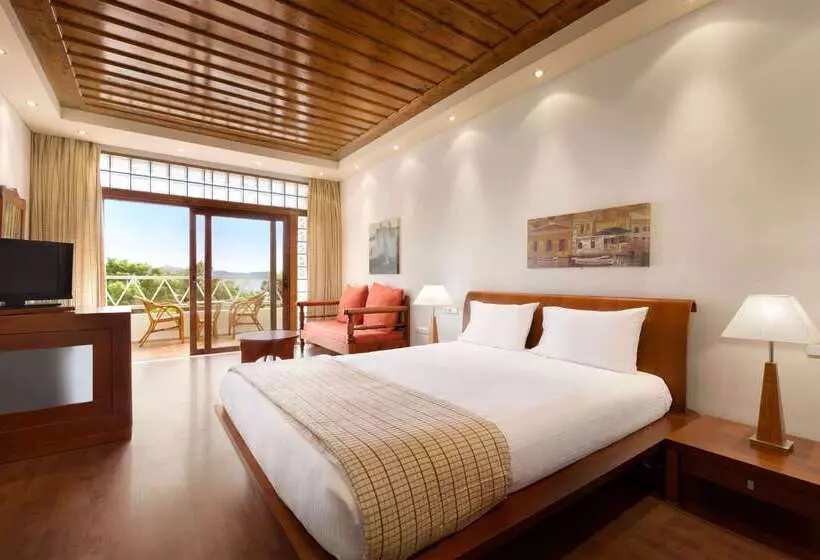 Hotelli Ramada Loutraki Poseidon Resort