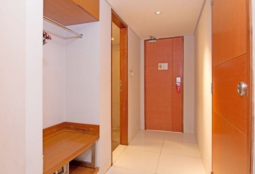 בית מלון כפרי Zen Rooms Kuta Sunset Road