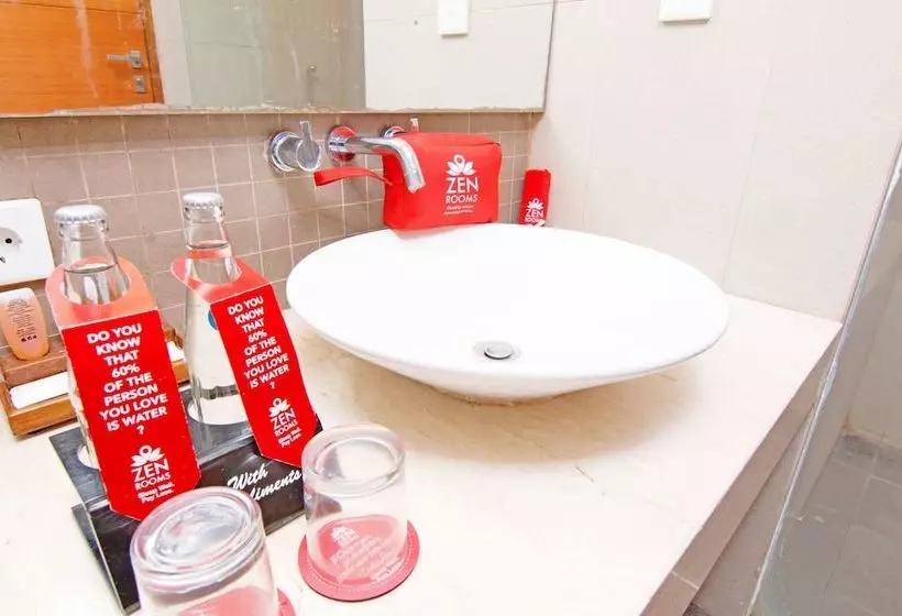 ホテル Zen Rooms Kuta Sunset Road