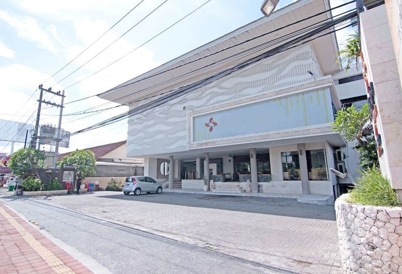 בית מלון כפרי Zen Rooms Kuta Sunset Road