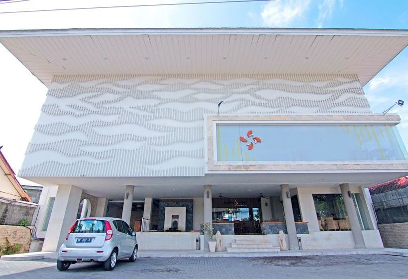 בית מלון כפרי Zen Rooms Kuta Sunset Road