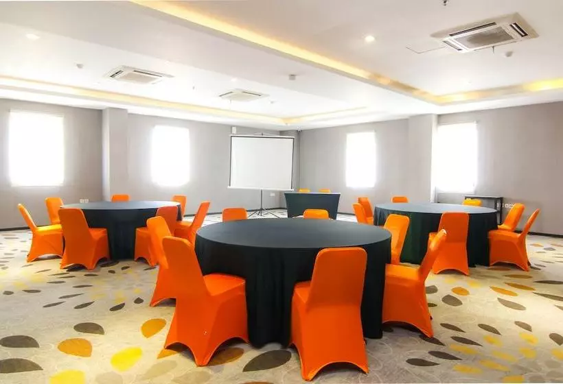 هتل Zenrooms Cengkareng