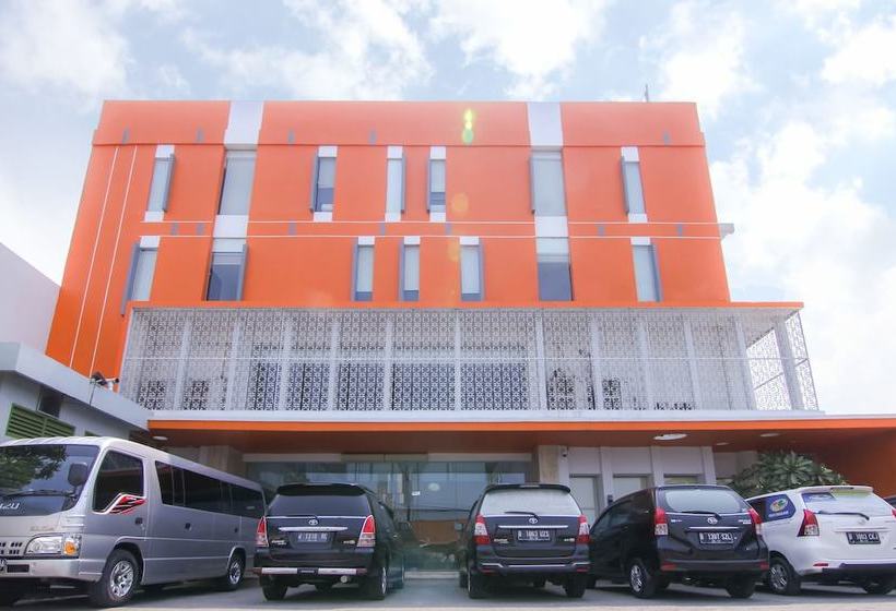 בית מלון כפרי Zenrooms Cengkareng