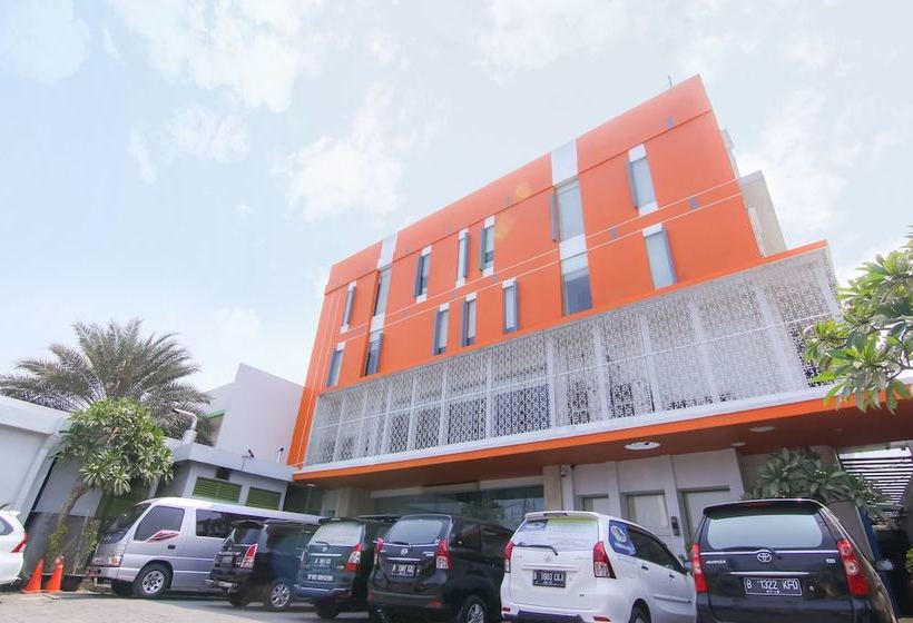 בית מלון כפרי Zenrooms Cengkareng