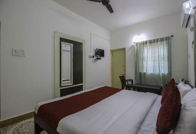 Oyo Home 10791 Elegant Studio