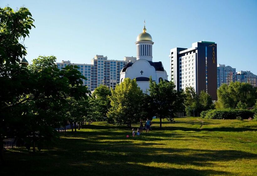 هتل Favor Park