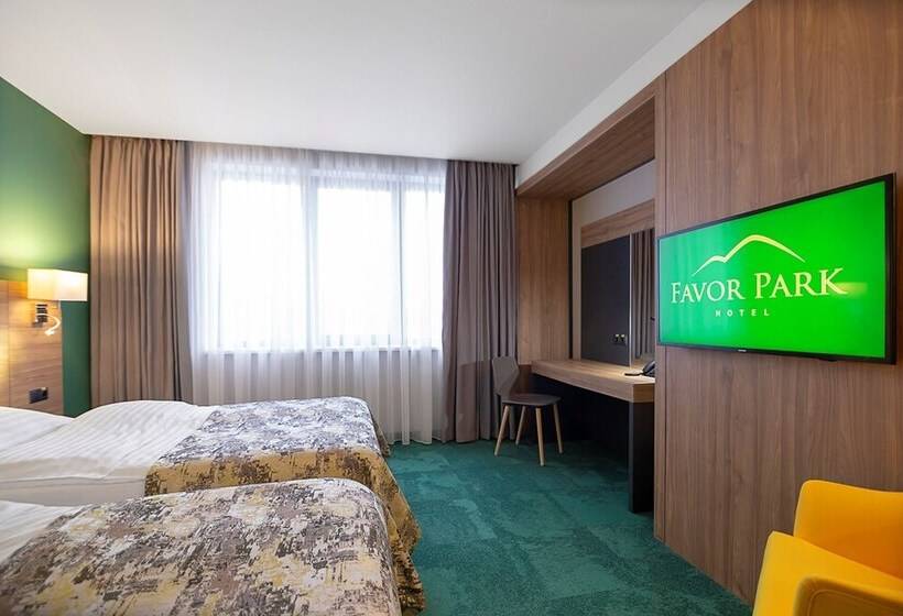 هتل Favor Park