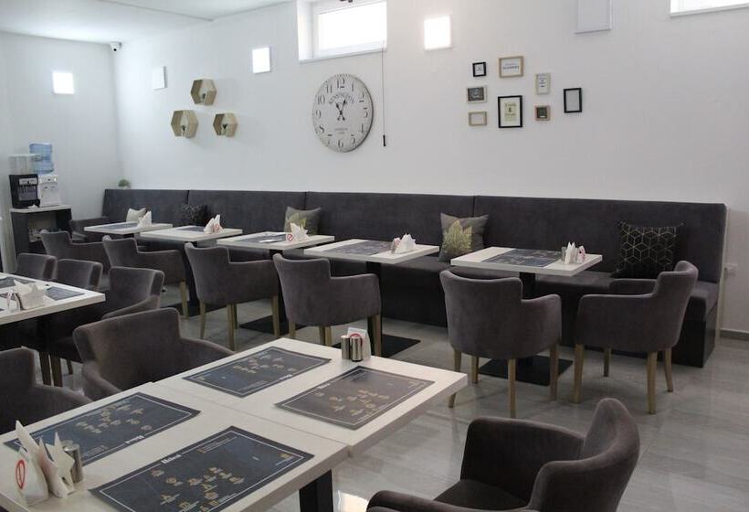 Garni Hotel 11tica Dm