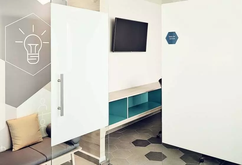 ホテル One Tijuana Otay