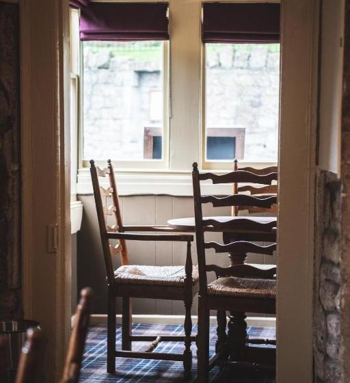 הוסטל Wheelwrights Arms Country Inn & Pub