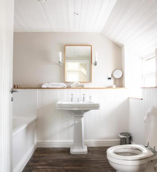 הוסטל Wheelwrights Arms Country Inn & Pub