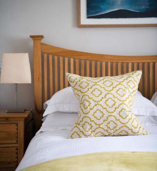 הוסטל Wheelwrights Arms Country Inn & Pub