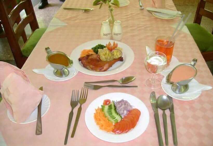 هتل Lake Bogoria Spa Resort