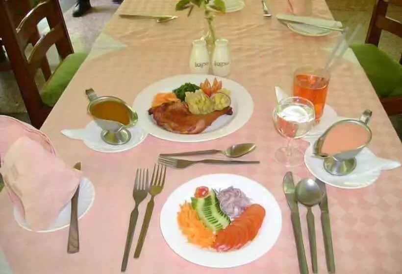 هتل Lake Bogoria Spa Resort