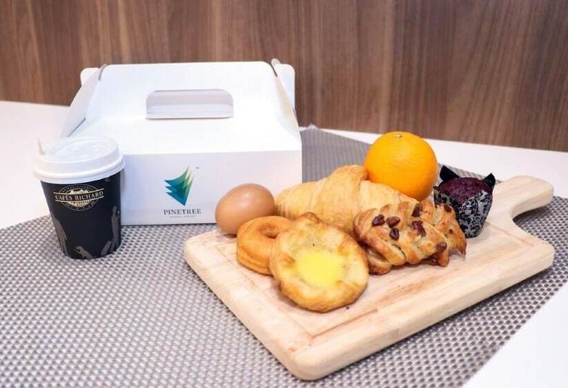 בית מלון כפרי Pinetree Marina Resort