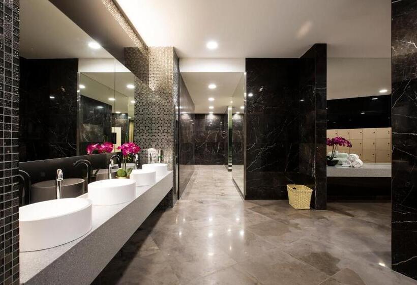 בית מלון כפרי Pinetree Marina Resort