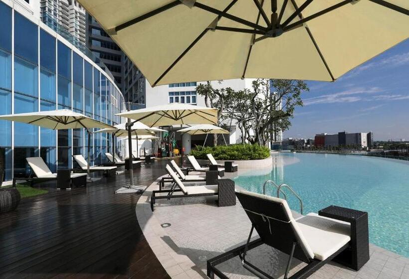 בית מלון כפרי Pinetree Marina Resort