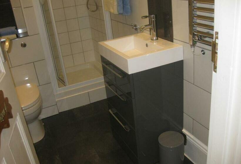 ペンション Acorns Guest House