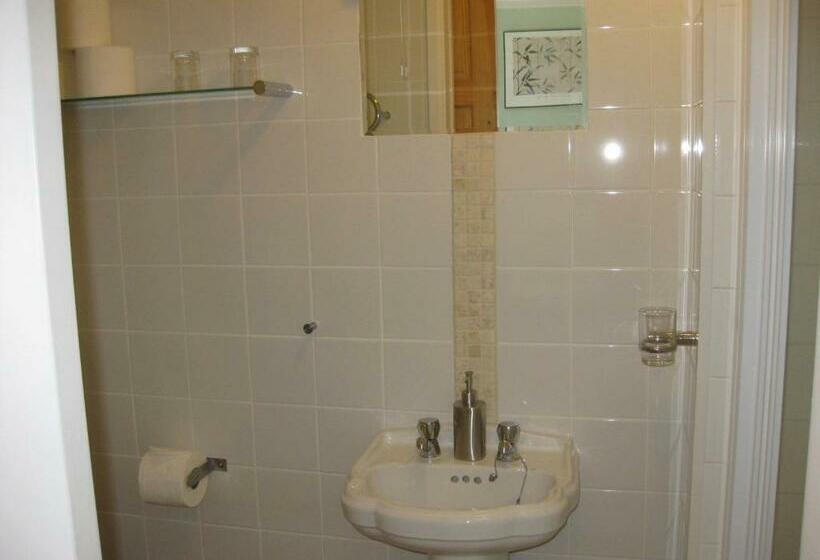 ペンション Acorns Guest House