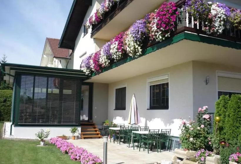 پانسیون Landhaus Lassnig