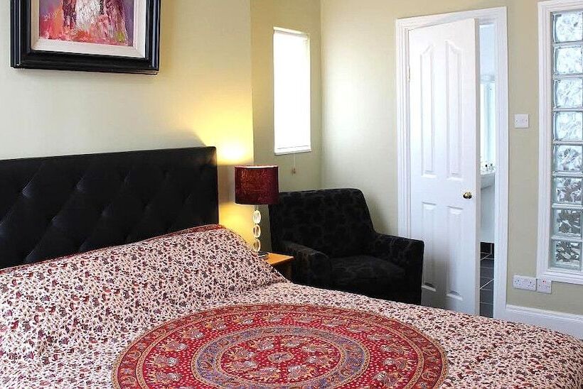 بنسيون Rose Lodge Guest House