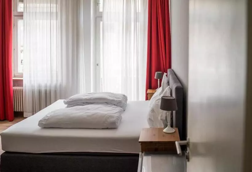 پانسیون The Dubliner Hotel & Irish Pub